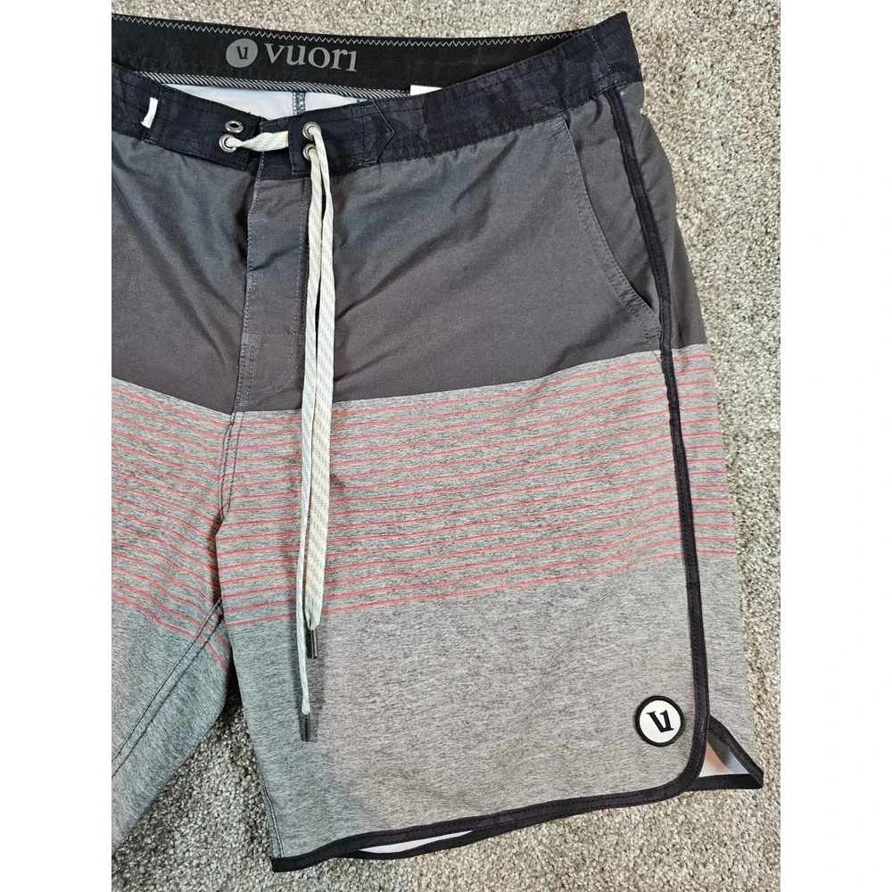 Vuori Cruise Boardshorts Mens 34 Grey Orange Stripe Colorblock V314 Swim Trunks